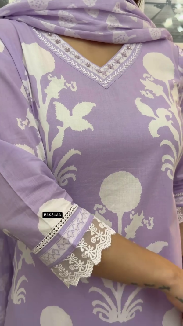 Printed Cotton Kurta, Straight Pants, and Dupatta 3-Piece Suit Set for Women Featuring Delicate Lace Detailing on Sleeves, Hem, and Trousers Available in Soft Pink and Lavender Shades – Ideal for Casual and Festive Wear - Image 3