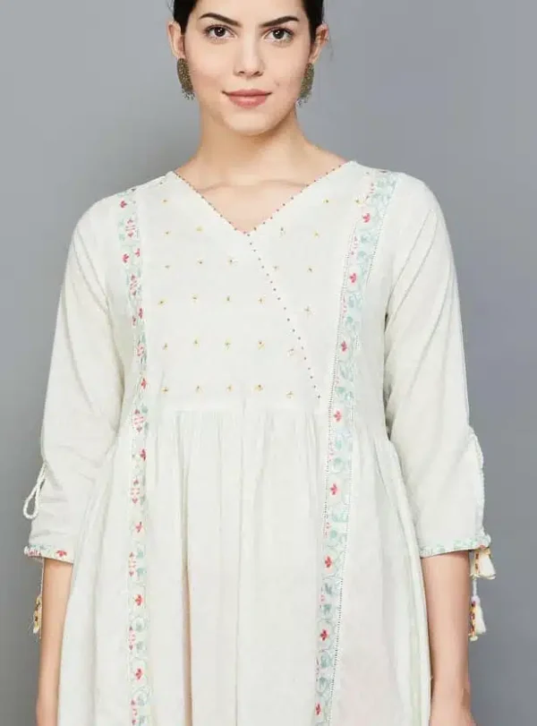 Women Beaded Yoke Flared Kurta - Image 4